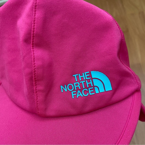 The North Face Baby Logo Bright Pink Sun Hat - Picture 8 of 9